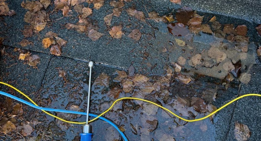 Leckortung auf dem Flachdach mit Messsonde
