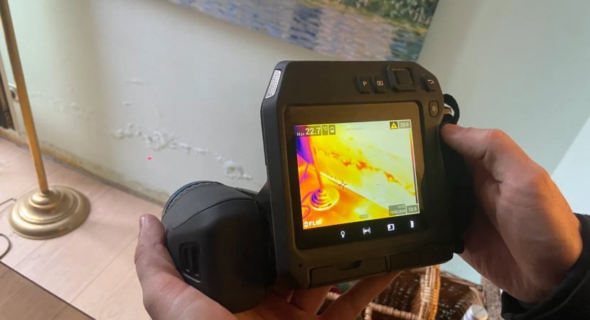 Leckortung München mit Wärmebildkamera an der Wand