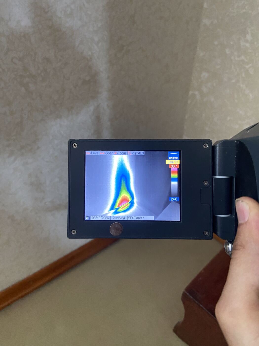 Thermografie an der Wand als Methode der Leckortung