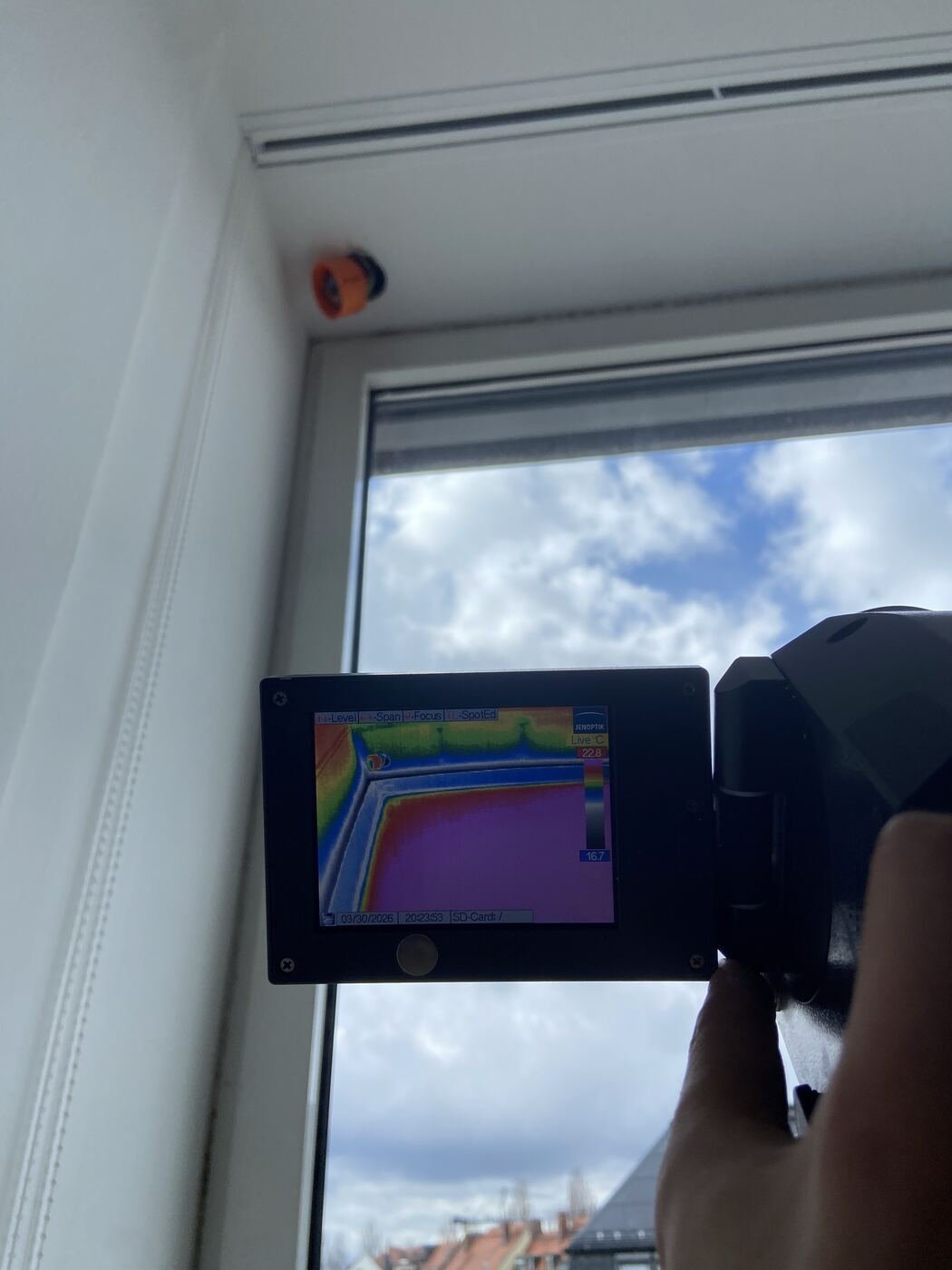 Thermografie am Fenster zur Erkennung von Wärmebrücken und Schimmelursachen